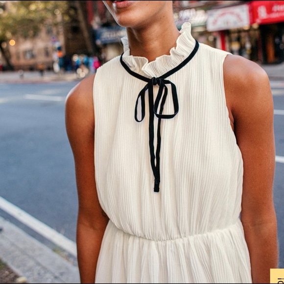 NWT Stunning White Pleated Tiered Midi Dress - Picture 3 of 8